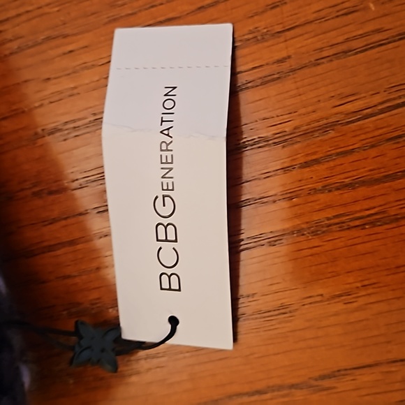 NWT BCBG Pom Hat - Picture 3 of 5